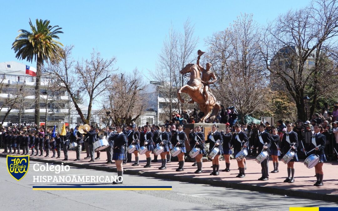 ESTUDIANTES EN DESFILE DE FIESTAS PATRIAS.